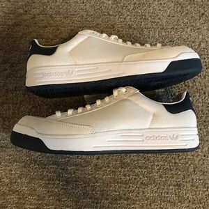 Brand New Adidas Original Rod Laver Shoes